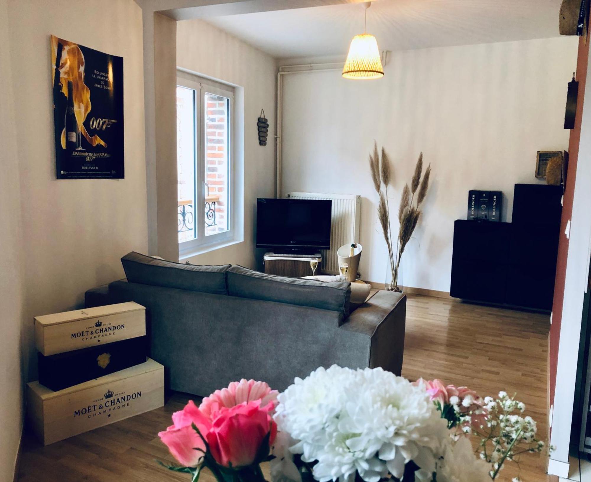 Logement Centre Ville D'Epernay Avec Parking Prive Exterior foto